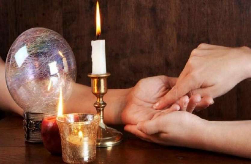 palmistry tips हाथों में ये लकीरें शख्स को दिलाती है पहचान, कहीं आप भी तो नहीं इनमें से एक