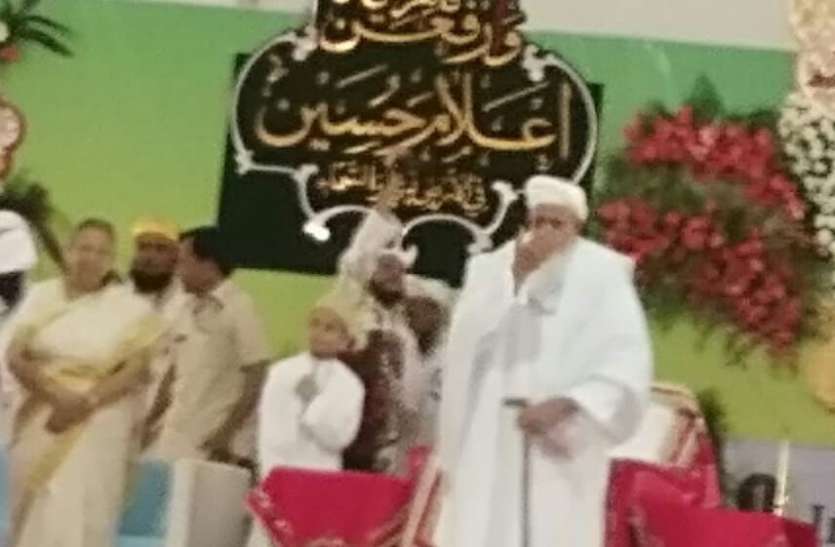 bohra samaj मौला की एक झलक देखने के लिए इंदौर में जुटे लाखों लोग, दिया स्वच्छता का संदेश