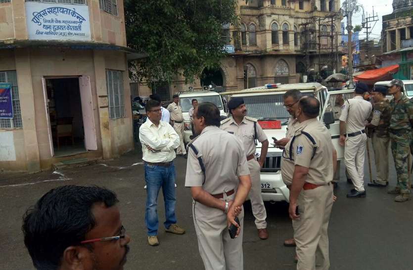 police एट्रोसिटी एक्ट का विरोध: ग्वालियर चंबल संभाग में चप्पे-चप्पे पर पुलिस तैनात,पेट्रोल पंप भी बंद
