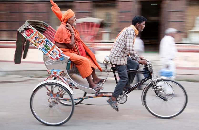बनारसी रिक्सा शहर के रिक्शा चालकों पर कसा शिकंजा, नगर निगम ने लागू किया ये नियम