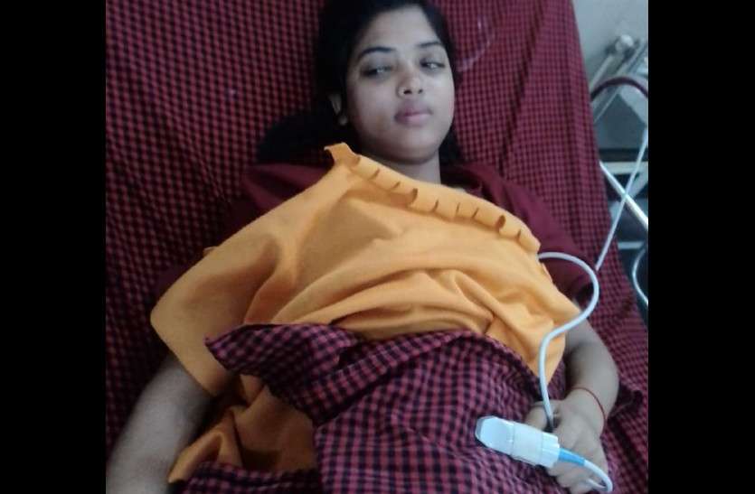 CG News हादसा: स्कूल से घर लौट रही 9वीं क्लास की छात्रा को कार ने मारी टक्कर, हालत गंभीर