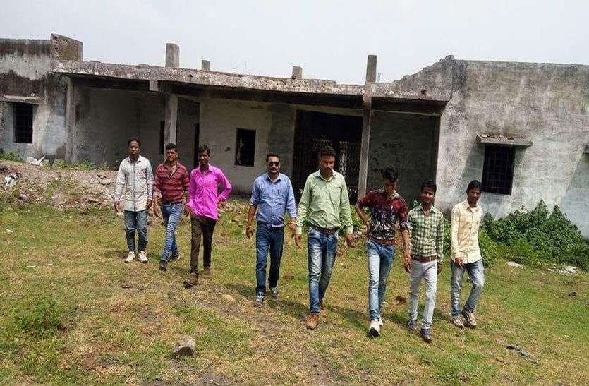 patrika नौ साल से तीन छात्रावास अधूरे, खंडर में हो रहे तब्दील