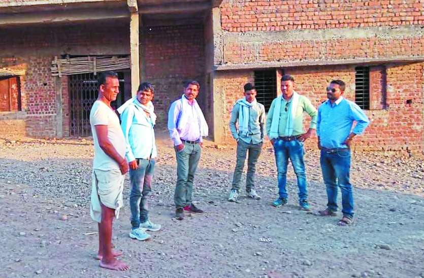 patrika 9 साल से 3 छात्रावास अधूरे, खंडहर में हो रहे तब्दील, ठेकेदार को 80 % भुगतान