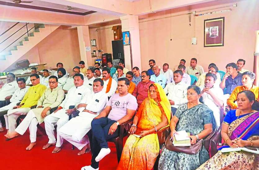 patrika विधायक के साथ आई भीड़ तय करेगी टिकट