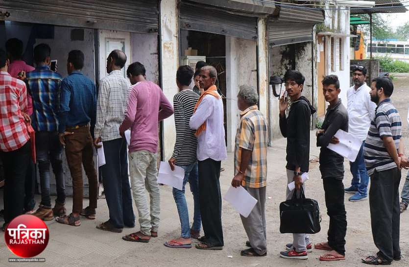 banswara बांसवाड़ा : परिवहन विभाग के ऑफिस में दलाल राज, खुलेआम तैयार करवा रहे थे कागजात