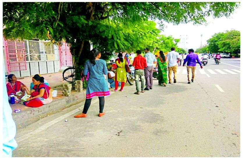 Rajasthan Teachers return without honor on Teachers day 2018 गुरुजी गए सम्मान लेने, खाली लौटे