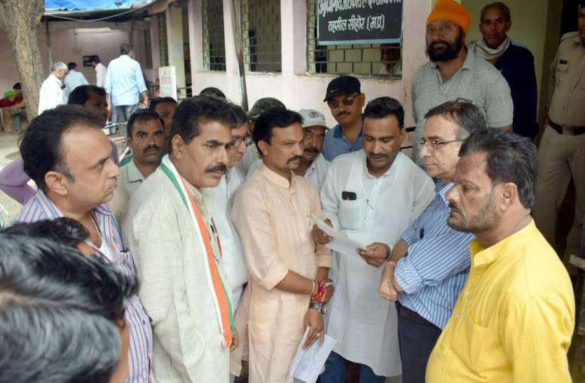 virodh कांग्रेस ने कोतवाली चौराहे पर महंगाई के विरोध में किया प्रदर्शन
