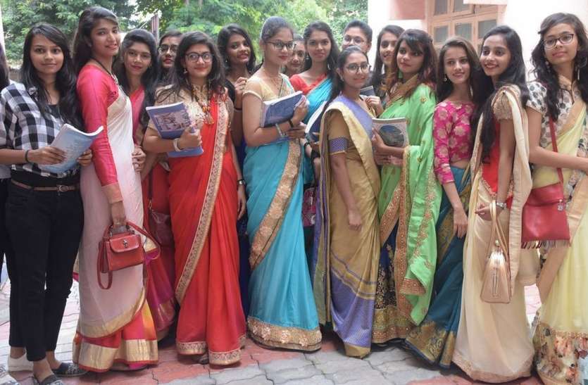 surat photo विद्यार्थी बने शिक्षक, शिक्षकों का किया गया सम्मान