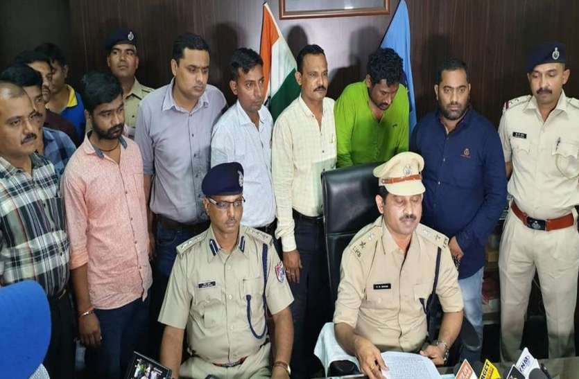 surat photo पौने दो करोड़ रुपए के आभूषणों के साथ दो शातिर चोर गिरफ्तार