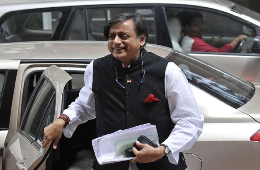 Section 377 Shashi Tharoor says Government has no space in bedrooms धारा 377 के बहाने शशि थरूर का केंद्र पर हमला, अब बेडरूम में सरकार के लिए कोई जगह नहीं