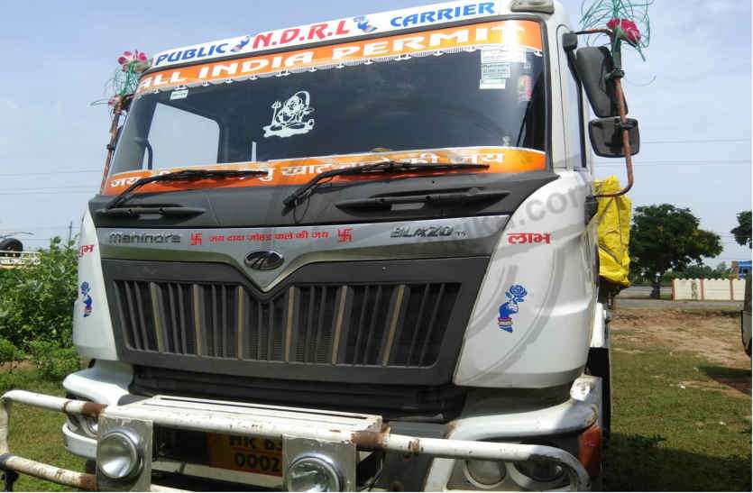 Looted truck worth crores of fiber in bhilwara चालक-खलासी को पीटकर छीना 50 लाख का फाइबर भरा ट्रक, 5 घंटे बाद मिला लावारिस