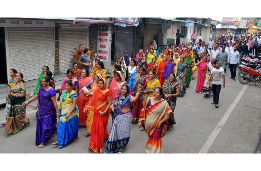 patrika केंद्र के विरोध में सड़कों पर उतरी महिलाए