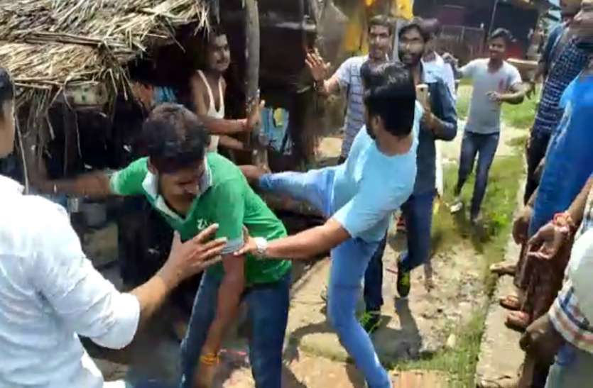 Jaunpur Bharat Bandh BHARAT BANDH: पूर्वांचल में सड़क पर सवर्ण समाज, रोकी गयी ट्रेप, हाइवे जाम, घेरे गए बीजेपी विधायक