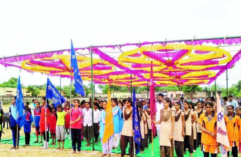 दौरान उपस्थित खिलाड़ी। विद्यार्थियों का खेलों से शारीरिक विकास संभव
