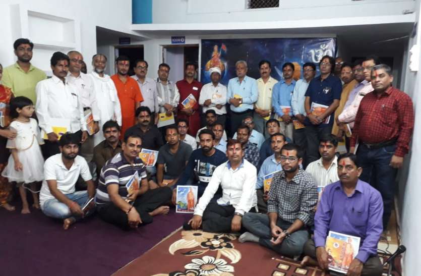 Students did honor of teachers विद्यार्थियों ने किया शिक्षकों का सम्मान