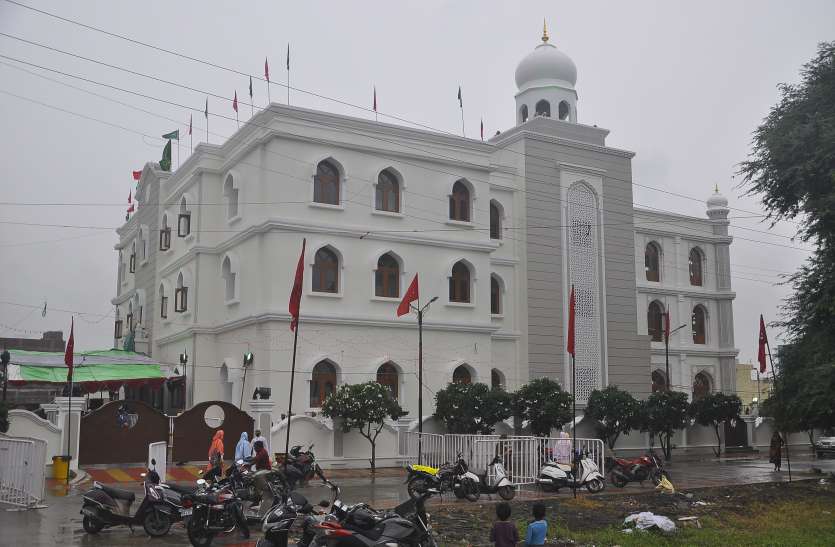 indore नमाज के लिए पालकी में निकले सैयदना, लोगों ने किए दीदार
