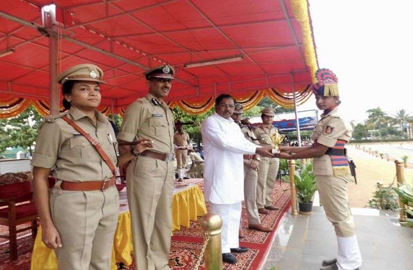 g parameshwara पुलिस में अधिक संख्या में महिलाओं की भर्ती संतोषजनक : परमेश्वर