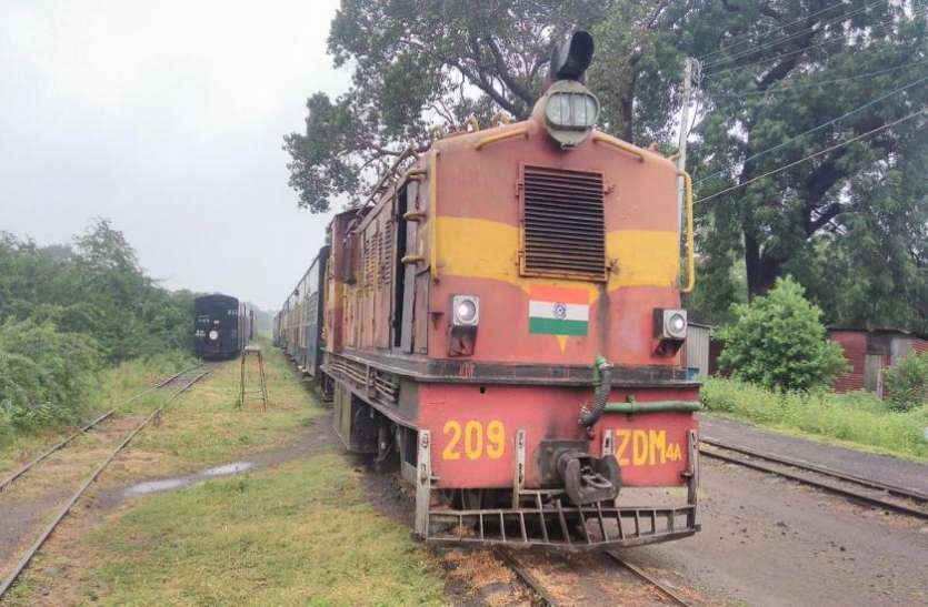 shakuntala express passenger भारत के इस रेल ट्रैक पर आज भी है अंग्रेज सरकार की हुकूमत, भारत सरकार आज भी चुकाती है मोटी रकम