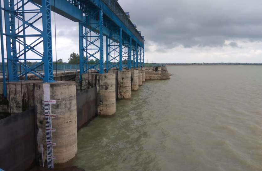 Despite heavy rain the major dams of the district are thirsty पिछले साल से ढाई गुना ज्यादा बारिश, फिर भी जिले के बड़े बांध प्यासे, जानिए क्या है बांधों की स्थिति
