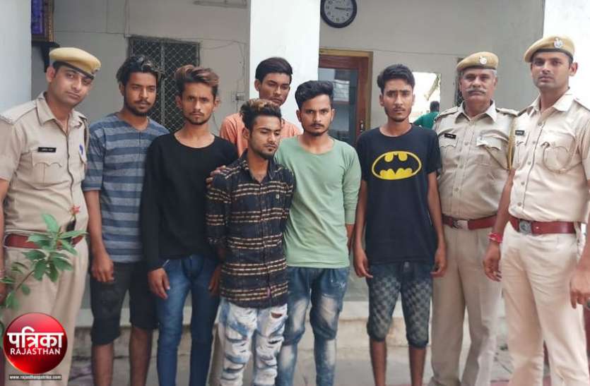 bsw बांसवाड़ा : जन्माष्टमी पर पेट्रोल बम बनाकर युवक पर किया हमला, पुलिस ने आठ जनों को किया गिरफ्तार