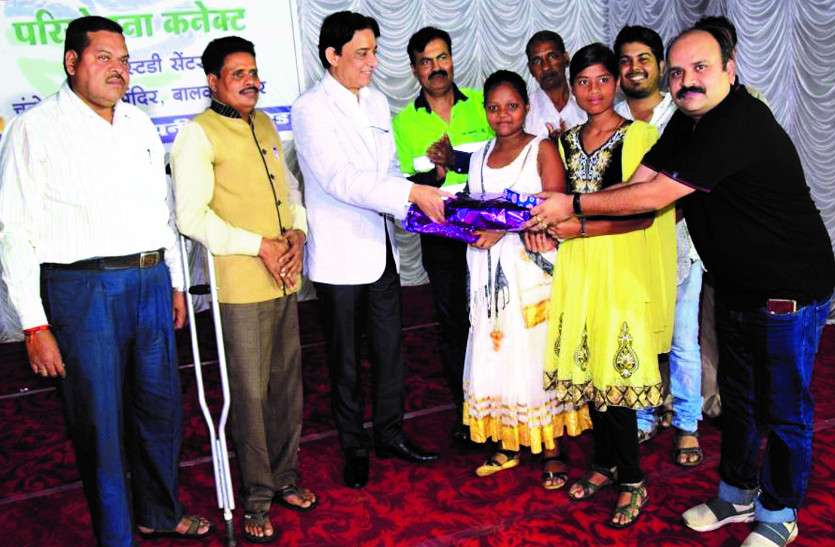 शिक्षक दिवस के इस कार्यक्रम में बतौर मुख्य अतिथि शामिल हुए बालको सीईओ शिक्षकों के सम्मान में ये कहा... शिक्षक दिवस के इस कार्यक्रम में बतौर मुख्य अतिथि शामिल हुए बालको सीईओ शिक्षकों के सम्मान में ये कहा...