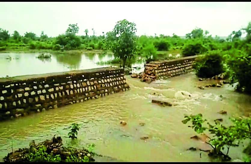 water wastage from tighra water dam फिर लापरवाही... तीन बार तिघरा के गेट खोलकर बहा चुके हैं 9 करोड़ का पानी