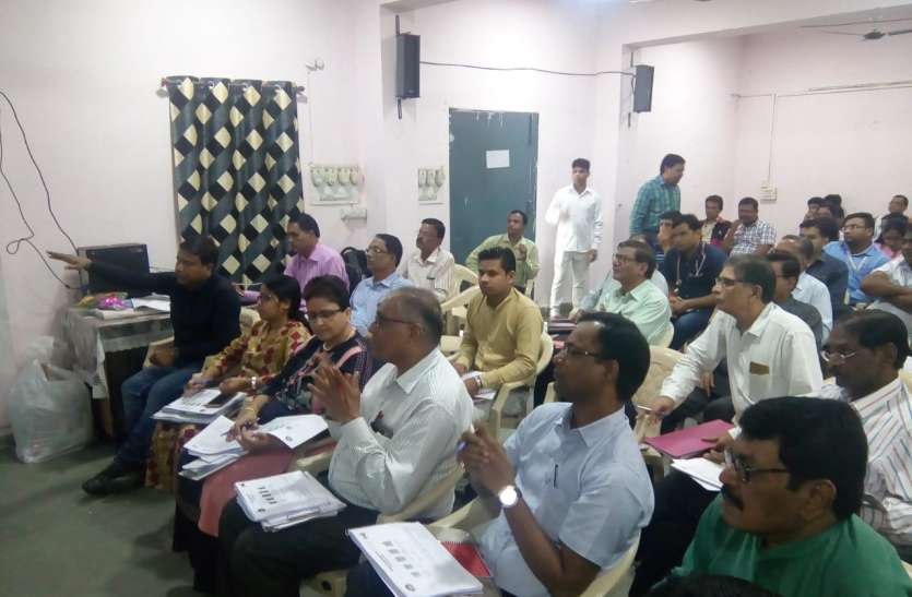 CRM team appreciates the presentation of decay and blindness सीआरएम टीम ने क्षय और अंधत्व के प्रस्तुतिकरण को सराहा
