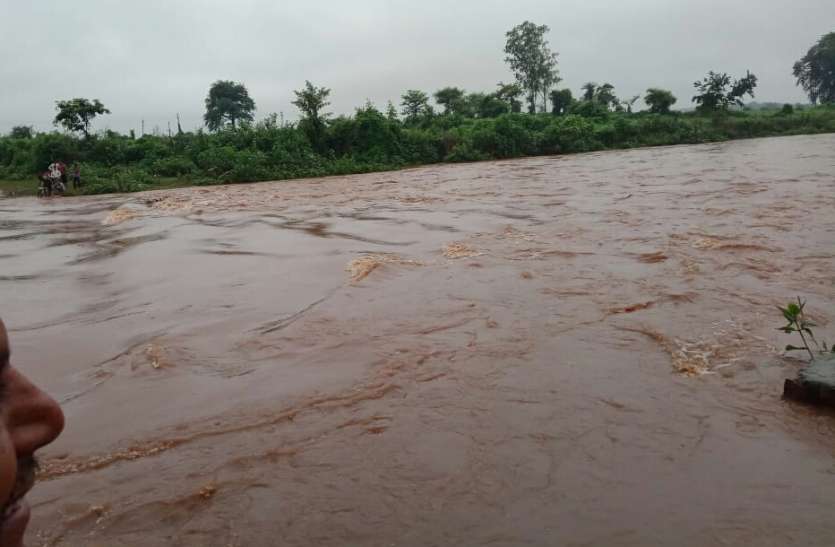 24 hours in 21 mm rain चौबीस घंटे में 21 एमएम बारिश, शहर में झमाझम, ग्रामीण क्षेत्रों में नदी- नाले उफान पर