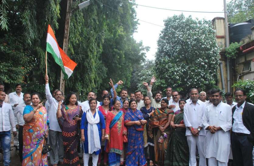 patrika पेट्रोलियम पदार्थो की कीमतो के विरोध में कांग्रेस ने किया प्रदर्शन