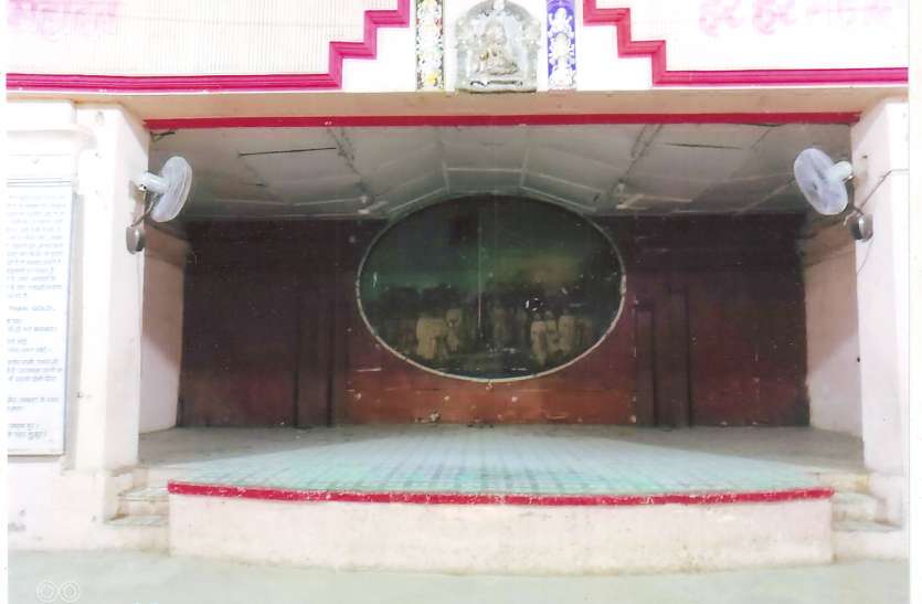 dewas जिस प्रतिमा का तत्कालीन राष्ट्रपति ने किया था अनावरण वहीं है उपेक्षित