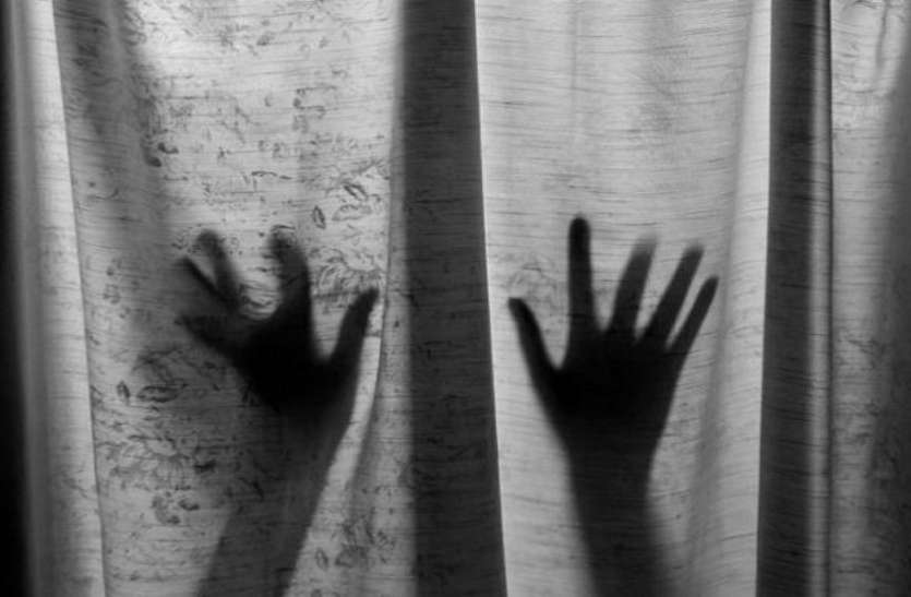 gang rape खौफनाक: 6 लोगों ने नाबालिग के साथ किया गैंगरेप, फिर ब्लेड से इस जगह पर 50 बार किया हमला