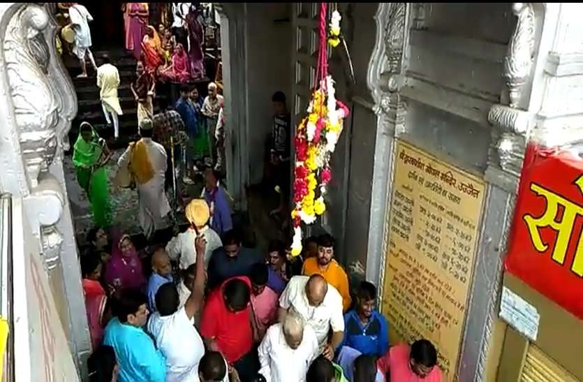 patrika video : गोपाल मंदिर पर श्रीकृष्ण जन्मोत्सव के पांच दिन बाद होता है यह बड़ा आयोजन, देखें वीडियो...