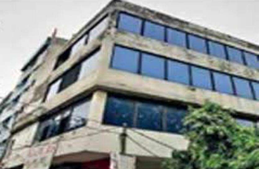 guest house हार्इटेक सिटी के गेस्ट हाउस के अंदर लाखों रुपये में एेसे लगती थी लड़कियों की बोली