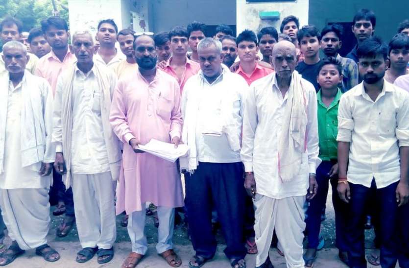 hindaun karauli news आरोपियों की धमकी के चलते गांव से पलायन कर गया बलात्कार पीडि़ता का परिवार