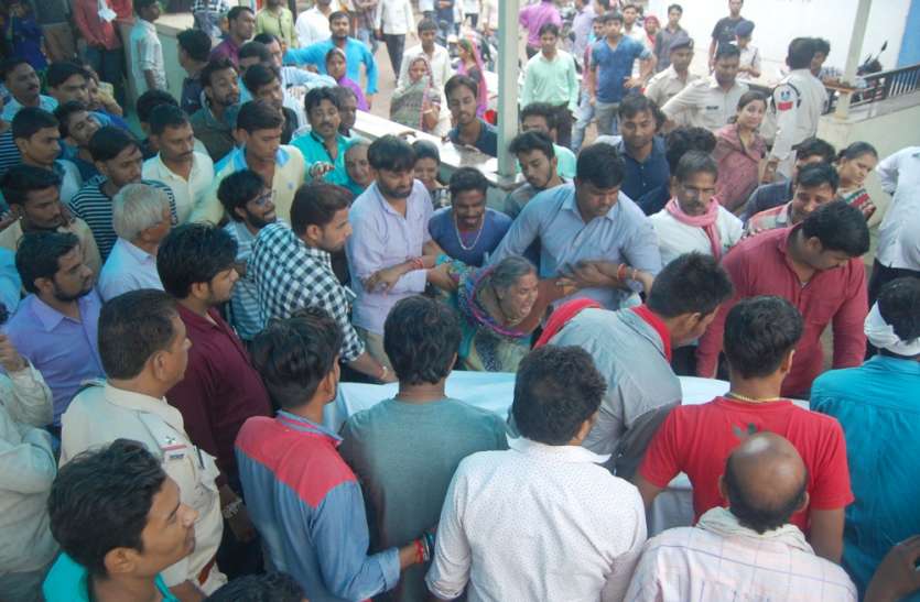 Youth killed by truck collision ट्रक की टक्कर से युवक की मौत