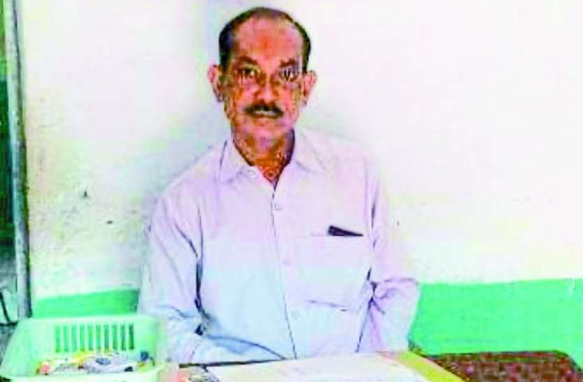 chedchad शिक्षक ने की छात्रा से छेड़छाड़, गांव के लोगो ने किया शिक्षक का ये हाल