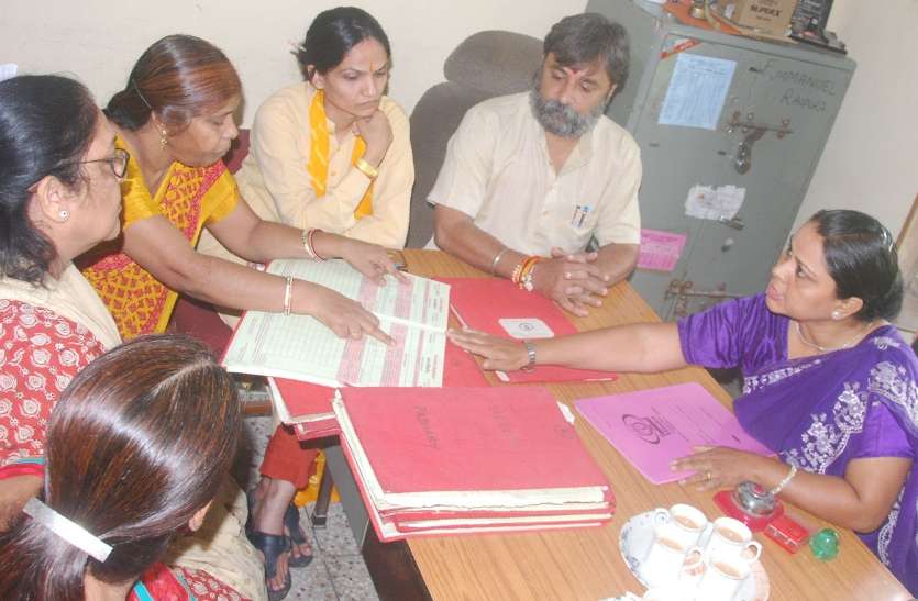 eized documents from the school kota इम्मानुअल मिशन स्कूल के दस्तावेजों में मिली गड़बड़ी
