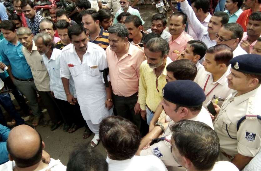 एससी-एसटी एक्ट के विरोध में कटनी जिला मुख्यालय सहित पूरा जिला स्वस्फूर्त बंद रहा