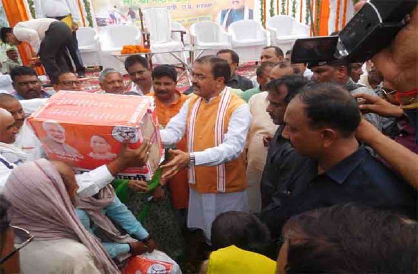 बाढ़ पीड़ितों की मदद के लिए तत्पर है सरकार : केशव बाढ़ पीड़ितों की मदद के लिए तत्पर है सरकार : केशव