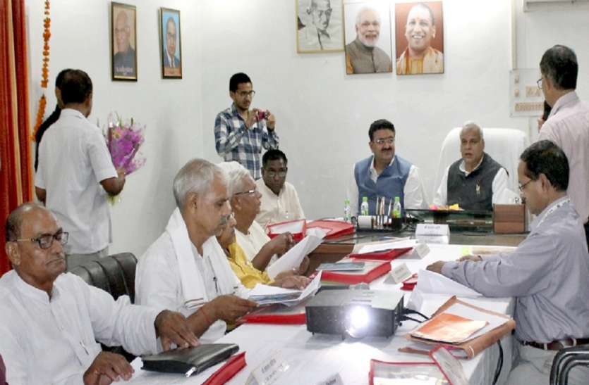 Khadi board increases salary of employees & will construct Guest House यूपी खादी बोर्ड ने अपने कर्मचारियों का वेतन बढ़ाया, बनेगा खादी का गेस्ट हाउस