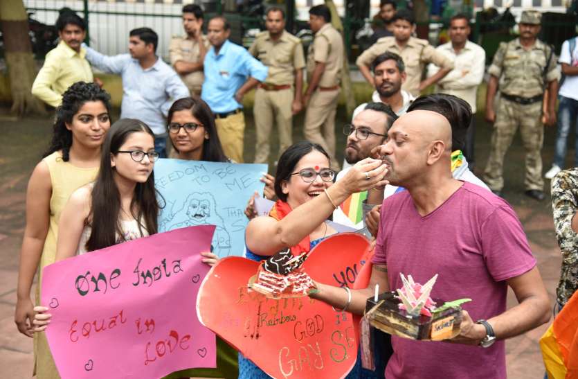 gg धारा 377 के खिलाफ इन लखनवाइट्स ने भी लड़ी है जंग, अब हैं बेहद खुश