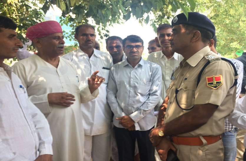 jaipur सरकार को चेतावनी, संभल जाए नहीं तो उखाड़ फेकेंगे