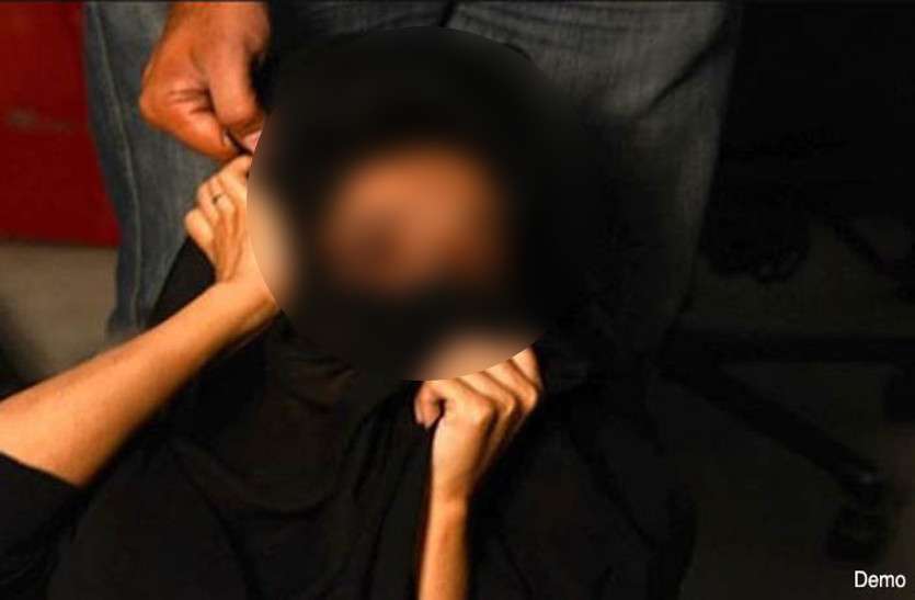 rape जिस लड़की को नहीं थी दुनिया की समझ, उसी का फायदा उठाकर घर में घुस आए 2 दरिंदे और करने लगे....
