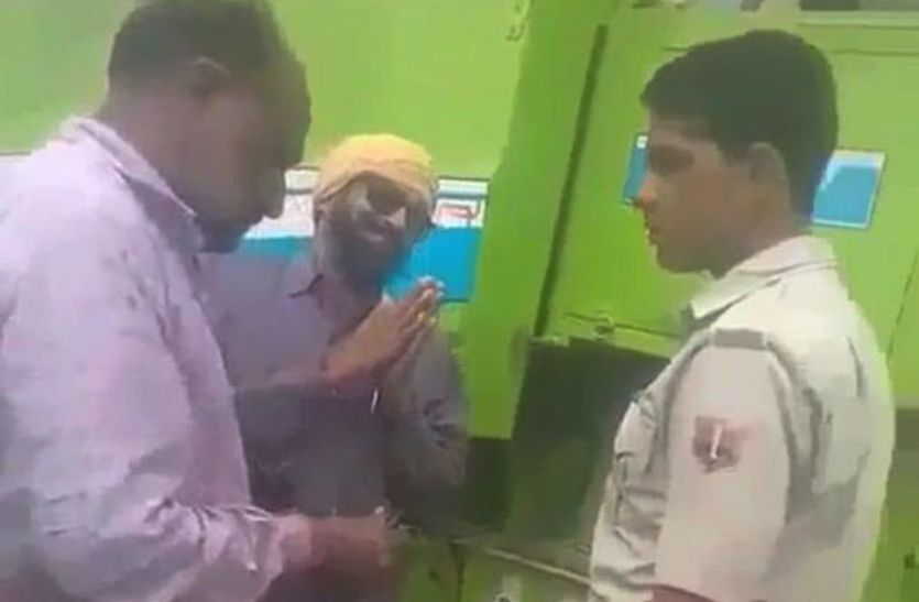 news ratangarh ट्रक चालकों से रिश्वत लेने का वीडियो वायरल, हाइवे गश्त के तीन पुलिसकर्मी निलंबित