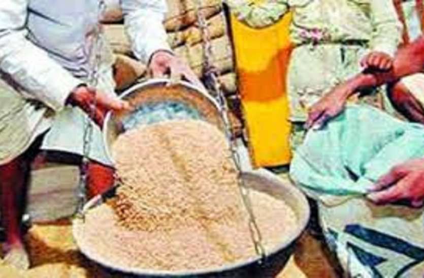 गरीबों का खाद्यान्न डकार रहे कोटेदारों पर कार्रवाई, डीएम ने दो दुकानों को किया निरस्त गरीबों का खाद्यान्न डकार रहे कोटेदारों पर कार्रवाई, डीएम ने दो दुकानों को किया निरस्त