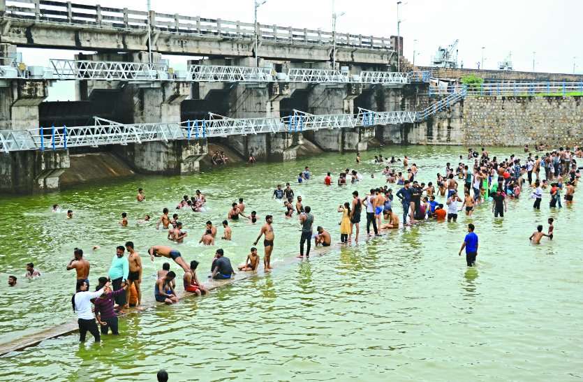 tighra dam पत्रिका की खबर की असर : एक फीट और बढ़ाने का लिया निर्णय , 5 साल बाद तिघरा में वाटर लेवल 738.70 फीट के पार