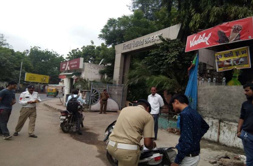Traffic police हेलमेट पहने बिना निकलना अहमदाबादियों को पड़ा महंगा