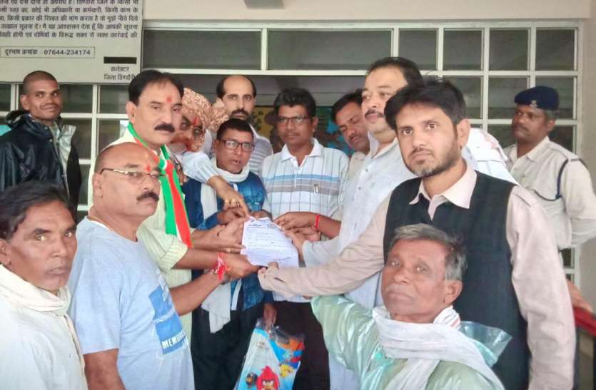 Center and state government looting common and special in oil games केन्द्र व प्रदेश सरकार तेल के खेल में आम और खास को लूट रही