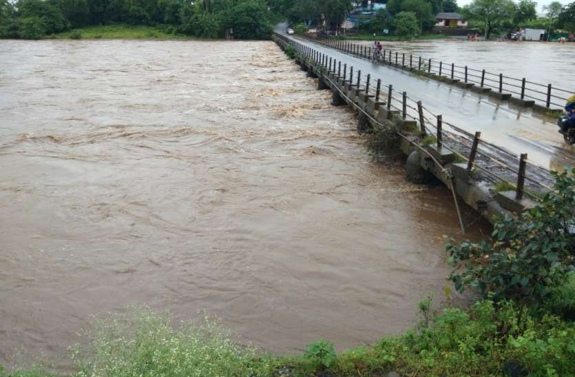 Incessant rains, mass life is in disarray लगातार बारिश से जन जीवन अस्त-व्यस्त, नदी नाले उफान में