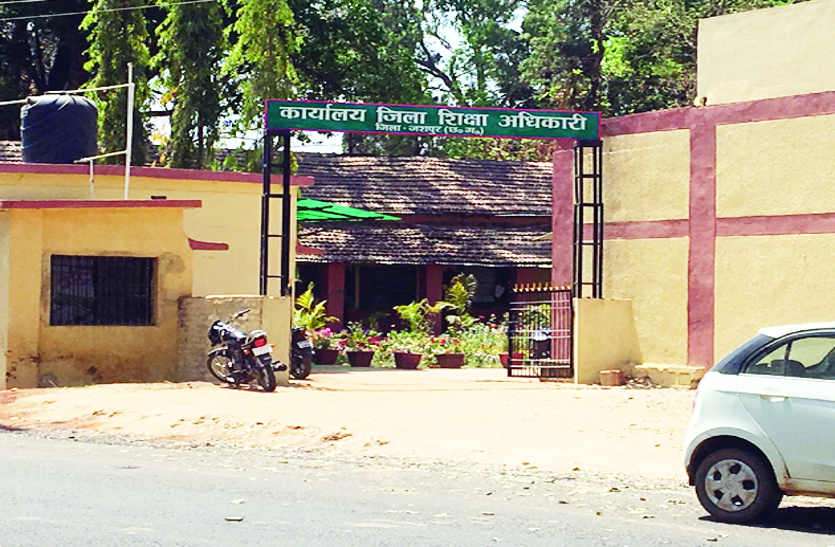 jashpur बीच शिक्षण सत्र में इधर से उधर किए जा रहे हैं व्याख्याता, बच्चों के पढ़ाई पर पड़ेगा असर